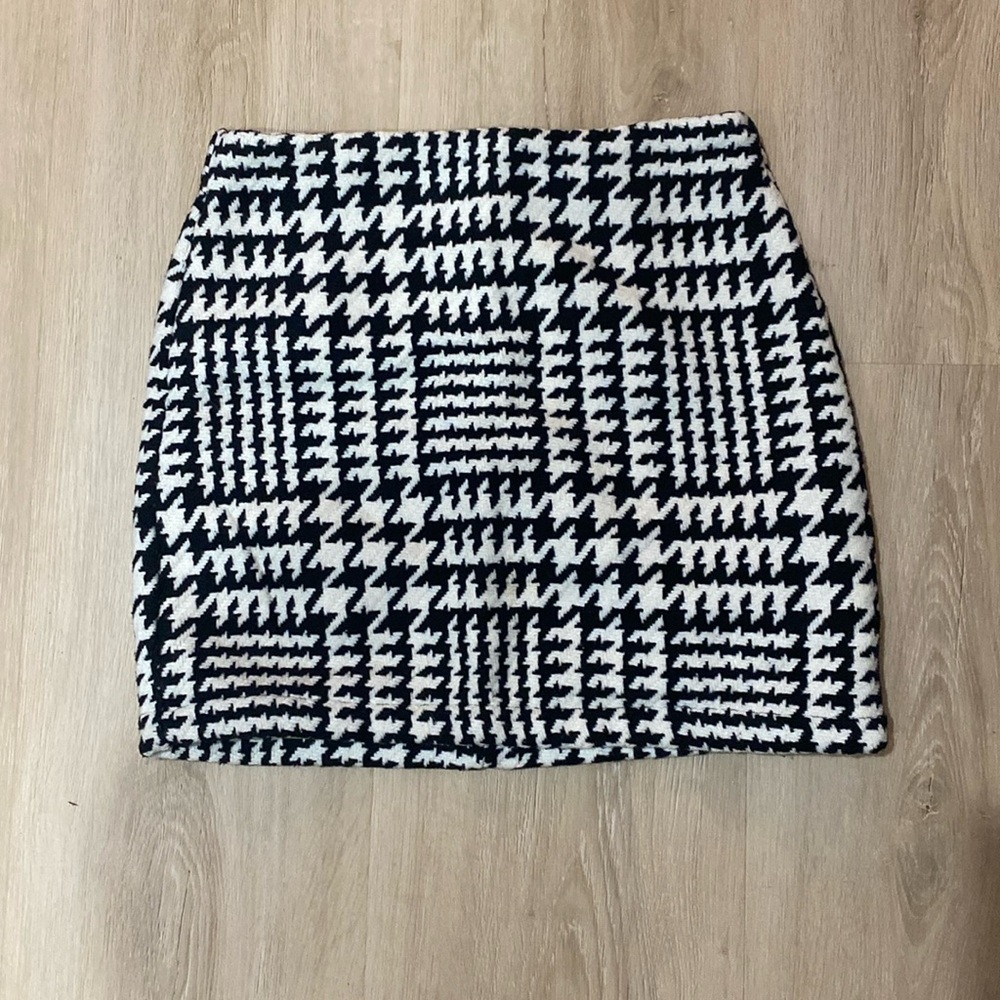 Forever 21 Women’s houndstooth pattern mini skirt size S, sz Small